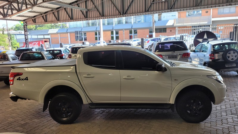 L200 TRITON 2.4 16V TURBO DIESEL SPORT GLS CD 4P 4X4 MANUAL - 2022 - GARIBALDI