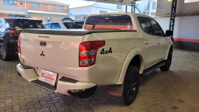 L200 TRITON 2.4 16V TURBO DIESEL SPORT GLS CD 4P 4X4 MANUAL - 2022 - GARIBALDI