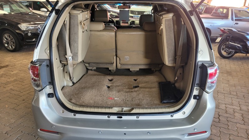 HILUX SW4 3.0 SRV 4X4 7 LUGARES 16V TURBO INTERCOOLER DIESEL 4P AUTOMÁTICO - 2014 - GARIBALDI