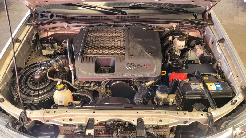 HILUX SW4 3.0 SRV 4X4 7 LUGARES 16V TURBO INTERCOOLER DIESEL 4P AUTOMÁTICO - 2014 - GARIBALDI