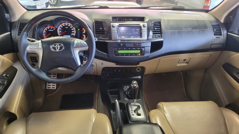 HILUX SW4 3.0 SRV 4X4 7 LUGARES 16V TURBO INTERCOOLER DIESEL 4P AUTOMÁTICO - 2014 - GARIBALDI