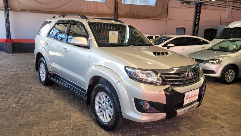 HILUX SW4 3.0 SRV 4X4 7 LUGARES 16V TURBO INTERCOOLER DIESEL 4P AUTOMÁTICO - 2014 - GARIBALDI