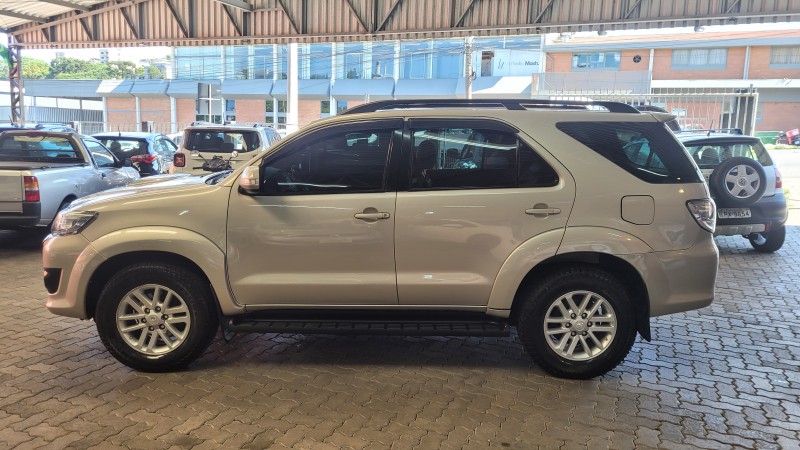 HILUX SW4 3.0 SRV 4X4 7 LUGARES 16V TURBO INTERCOOLER DIESEL 4P AUTOMÁTICO - 2014 - GARIBALDI