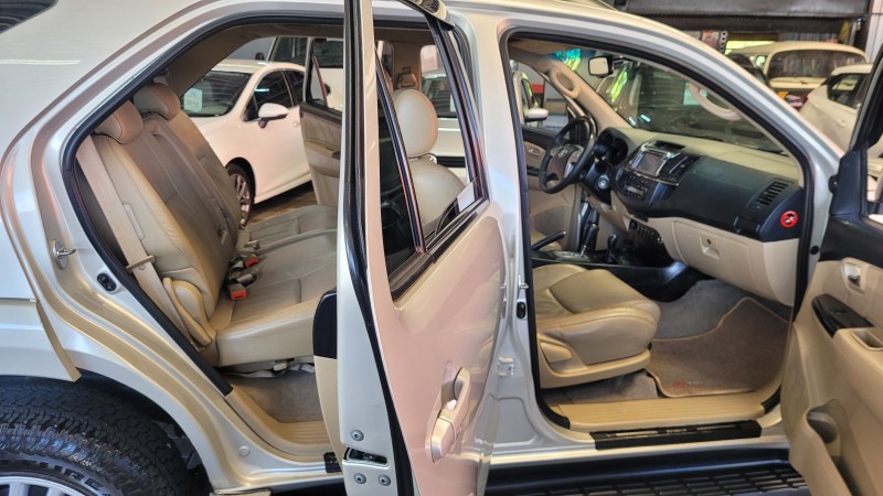 HILUX SW4 3.0 SRV 4X4 7 LUGARES 16V TURBO INTERCOOLER DIESEL 4P AUTOMÁTICO - 2014 - GARIBALDI