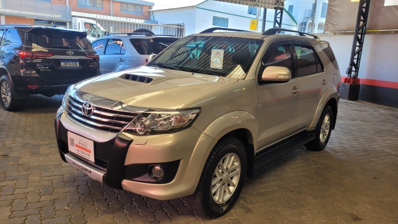 hilux sw4 3.0 srv 4x4 7 lugares 16v turbo intercooler diesel 4p automatico 2014 garibaldi
