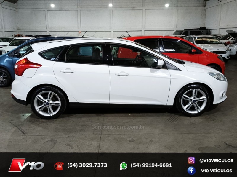 FOCUS 2.0 SE HATCH 16V FLEX 4P AUTO - 2014 - CAXIAS DO SUL