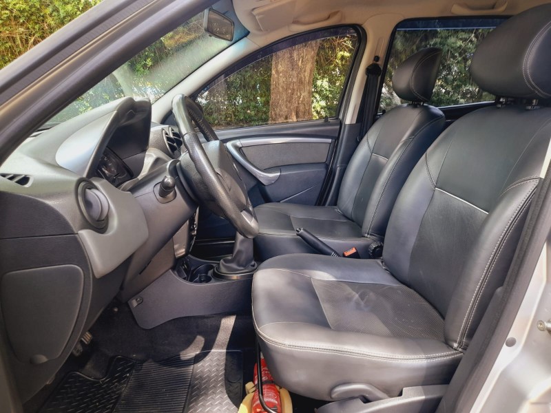 DUSTER 1.6 DYNAMIQUE 4X2 16V FLEX 4P MANUAL - 2017 - FARROUPILHA