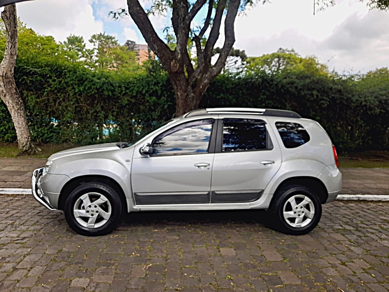 DUSTER 1.6 DYNAMIQUE 4X2 16V FLEX 4P MANUAL - 2017 - FARROUPILHA