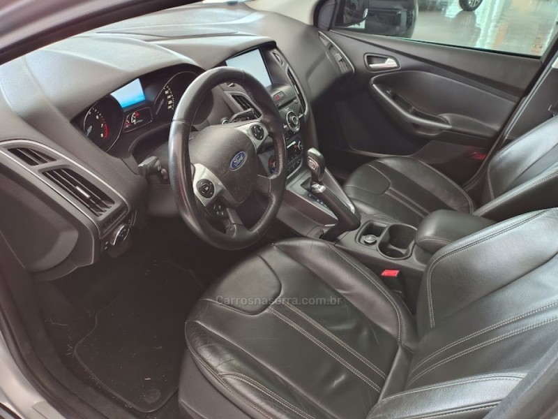 FOCUS 2.0 TITANIUM HATCH 16V FLEX 4P AUTOMÁTICO - 2015 - NOVA PRATA