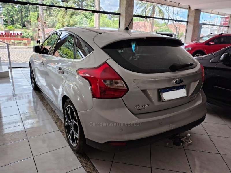 FOCUS 2.0 TITANIUM HATCH 16V FLEX 4P AUTOMÁTICO - 2015 - NOVA PRATA