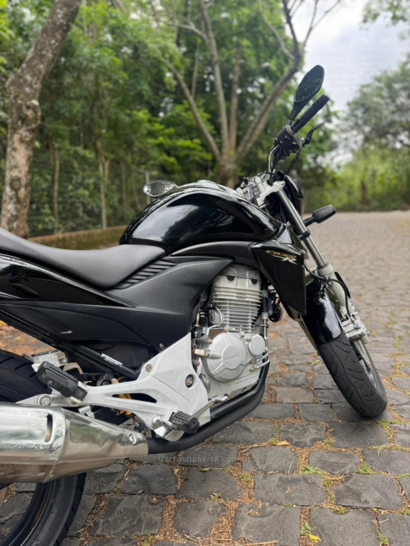 CB 300R  - 2014 - LAJEADO