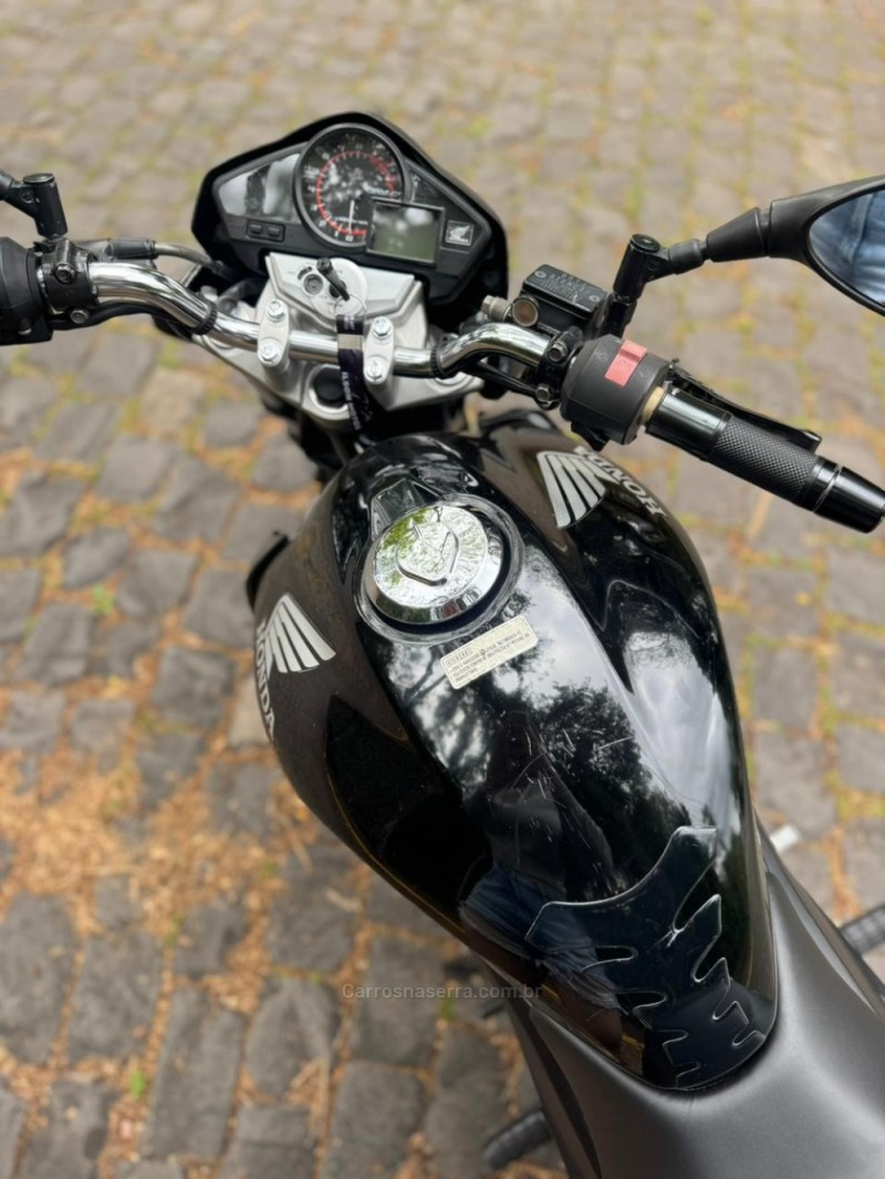 CB 300R  - 2014 - LAJEADO