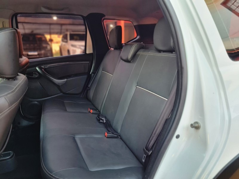 DUSTER 1.6 DAKAR 4X2 16V FLEX 4P MANUAL - 2015 - CANELA