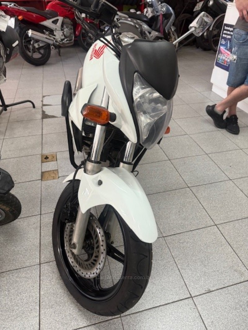 CB 300R  - 2012 - GARIBALDI