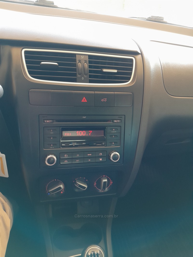 FOX 1.6 MI 8V FLEX 4P MANUAL - 2013 - VERANóPOLIS