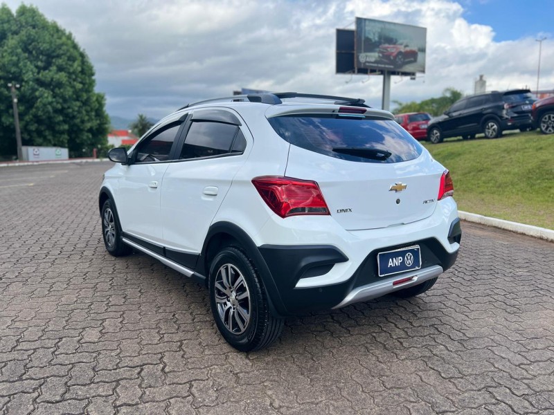 ONIX 1.4 MPFI ACTIV 8V FLEX 4P MANUAL - 2018 - NOVA PETRóPOLIS