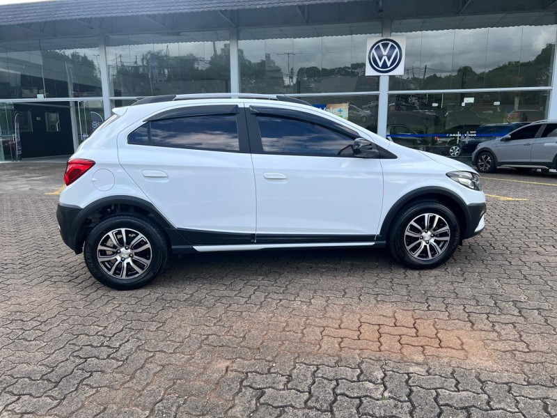 ONIX 1.4 MPFI ACTIV 8V FLEX 4P MANUAL - 2018 - NOVA PETRóPOLIS