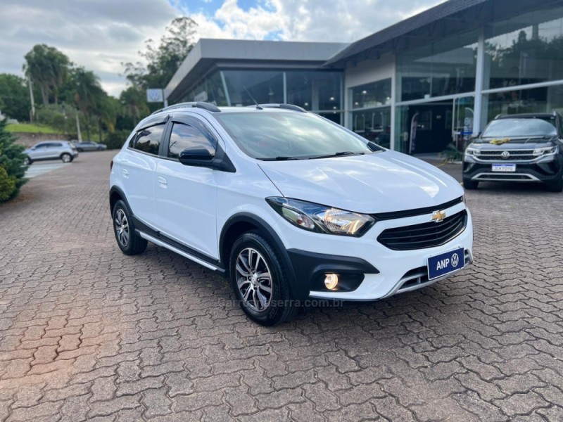 ONIX 1.4 MPFI ACTIV 8V FLEX 4P MANUAL - 2018 - NOVA PETRóPOLIS
