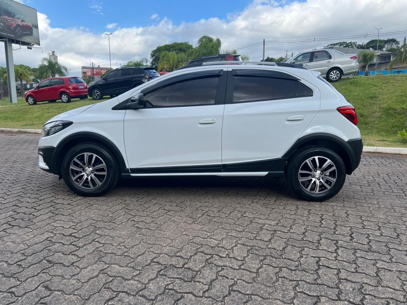 ONIX 1.4 MPFI ACTIV 8V FLEX 4P MANUAL - 2018 - NOVA PETRóPOLIS