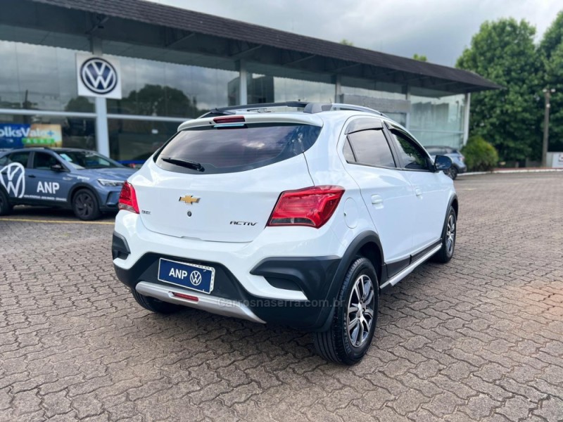 ONIX 1.4 MPFI ACTIV 8V FLEX 4P MANUAL - 2018 - NOVA PETRóPOLIS