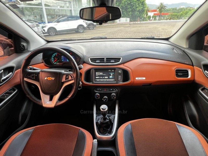 ONIX 1.4 MPFI ACTIV 8V FLEX 4P MANUAL - 2018 - NOVA PETRóPOLIS