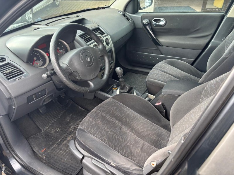 MÉGANE 2.0 DYNAMIQUE GRAND TOUR 16V GASOLINA 4P MANUAL - 2007 - FARROUPILHA