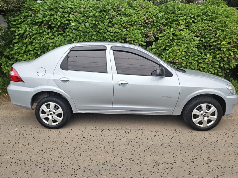 CHEVROLET - PRISMA - 2010/2011 - Prata - R$ 28.000,00