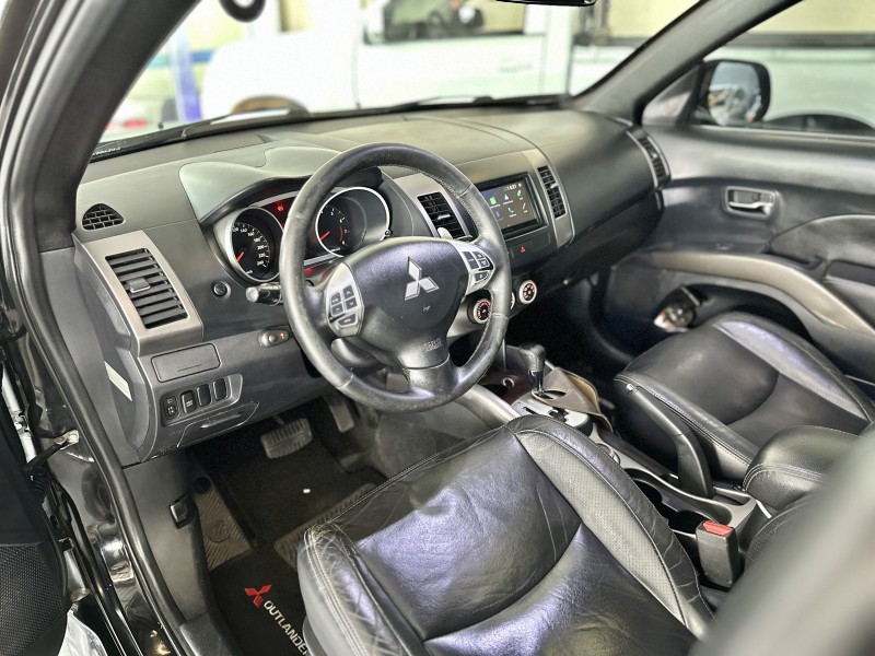 OUTLANDER 3.0 4X4 V6 24V GASOLINA 4P AUTOMÁTICO - 2010 - CAXIAS DO SUL