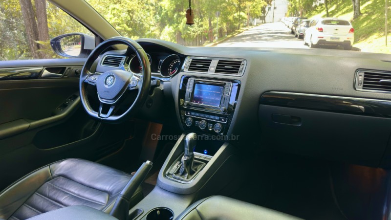 JETTA 2.0 TSI HIGHLINE 211CV GASOLINA 4P DSG - 2016 - CAXIAS DO SUL