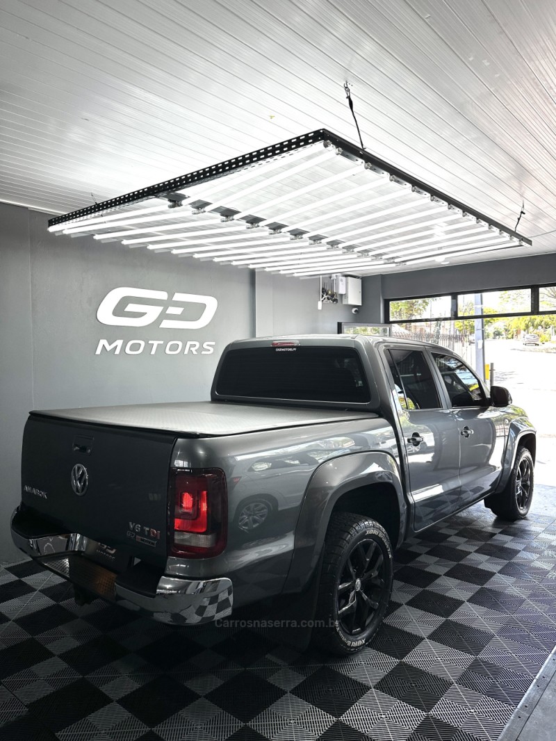 AMAROK 3.0 V6 TDI HIGHLINE CD DIESEL 4MOTION AUTOMÁTICO - 2018 - PASSO FUNDO