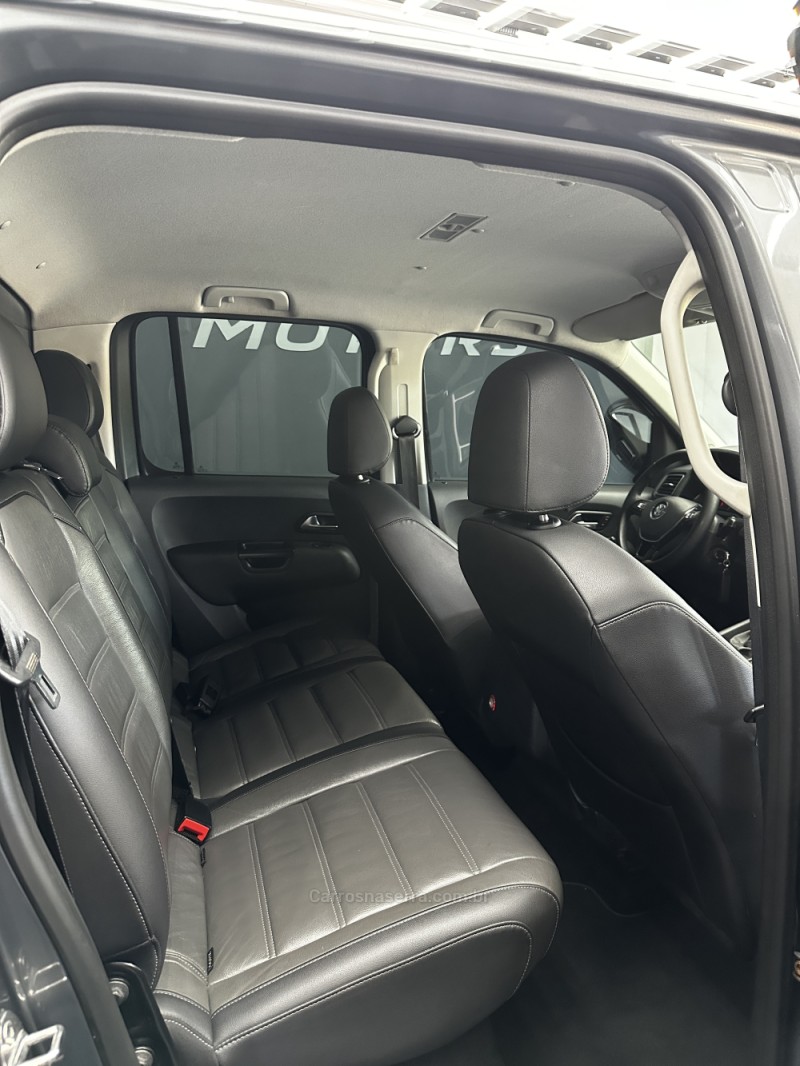 AMAROK 3.0 V6 TDI HIGHLINE CD DIESEL 4MOTION AUTOMÁTICO - 2018 - PASSO FUNDO