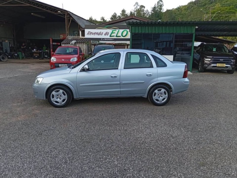 CORSA 1.4 MPFI PREMIUM 8V FLEX 4P MANUAL - 2011 - PICADA CAFé