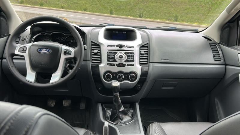 RANGER 2.5 XLT 4X2 CD 16V FLEX 4P MANUAL - 2015 - FARROUPILHA