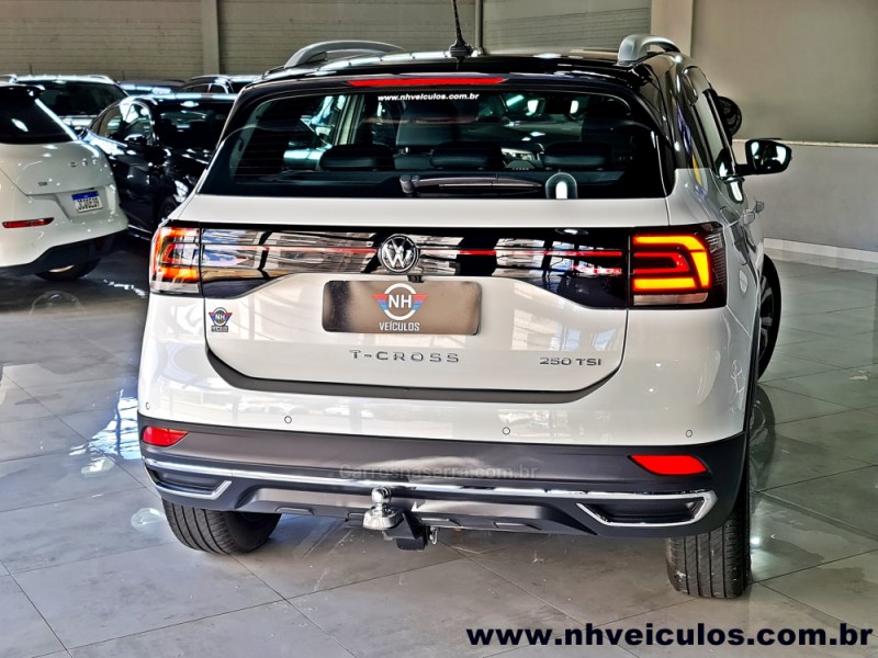 T-CROSS 1.4 HIGHLINE TSI 16V FLEX 4P AUTOMÁTICO - 2023 - NOVO HAMBURGO