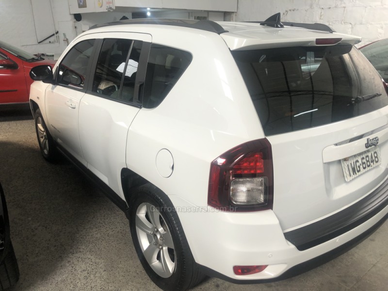 COMPASS 2.0 16V FLEX SPORT AUTOMÁTICO - 2015 - CAXIAS DO SUL