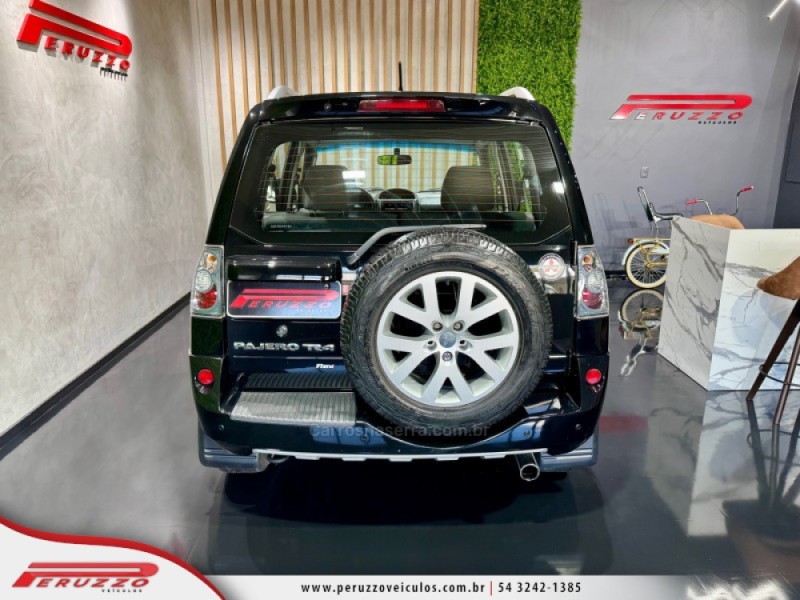 PAJERO TR4 2.0 4X4 16V 140CV FLEX 4P AUTOMÁTICO - 2014 - NOVA PRATA