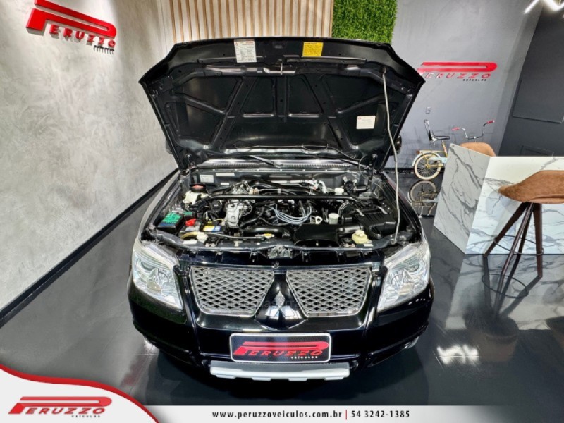 PAJERO TR4 2.0 4X4 16V 140CV FLEX 4P AUTOMÁTICO - 2014 - NOVA PRATA