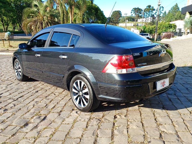 VECTRA 2.0 MPFI ELEGANCE 8V FLEX 4P MANUAL - 2011 - FLORES DA CUNHA