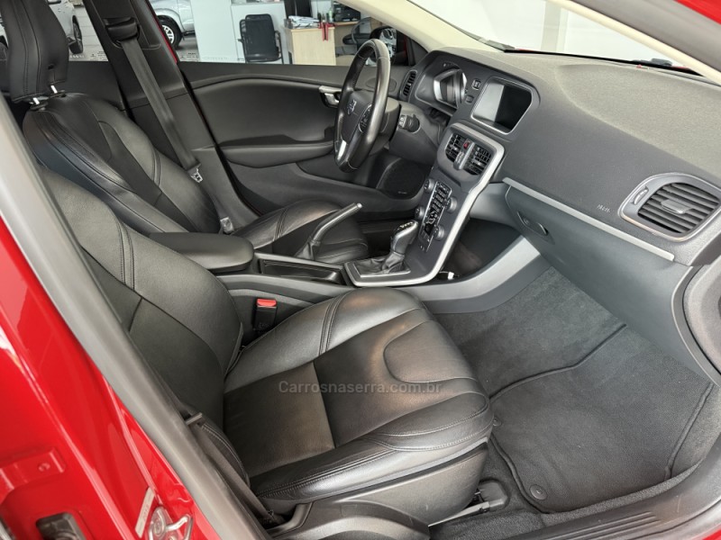 V40 2.0 T4 COMFORT TURBO GASOLINA 4P AUTOMÁTICO - 2015 - BENTO GONçALVES