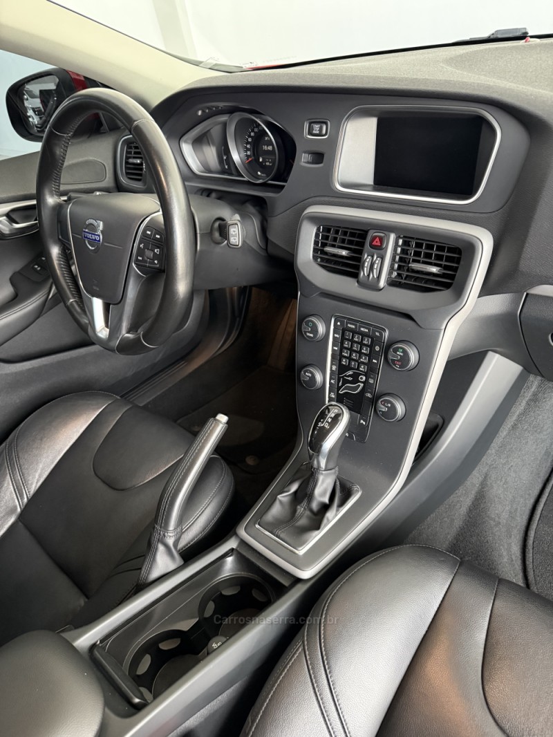 V40 2.0 T4 COMFORT TURBO GASOLINA 4P AUTOMÁTICO - 2015 - BENTO GONçALVES