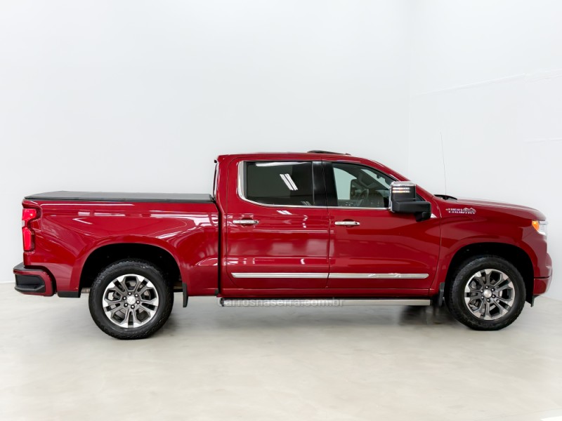 SILVERADO 5.3 1500 HIGH 4X4 COUNTRY GASOLINA 4X4 AUTOMÁTICO - 2024 - CAXIAS DO SUL