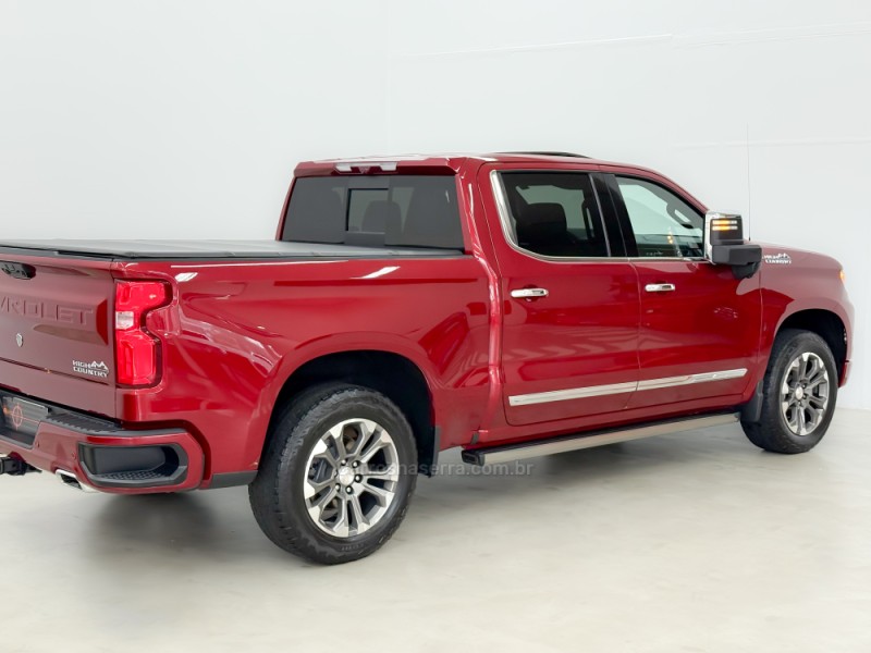 SILVERADO 5.3 1500 HIGH 4X4 COUNTRY GASOLINA 4X4 AUTOMÁTICO - 2024 - CAXIAS DO SUL