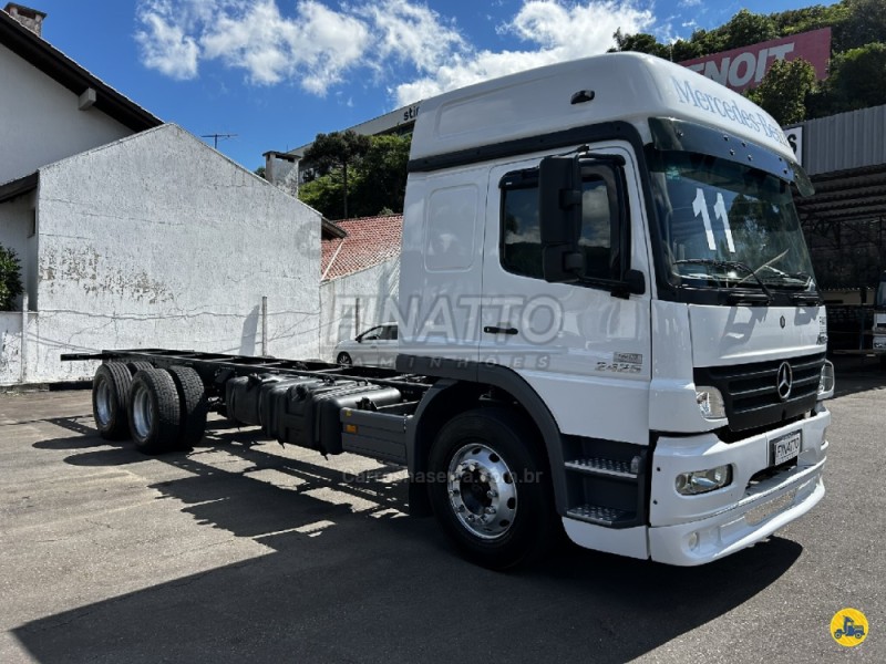 ATEGO 2425 3 EIXOS - 2011 - GARIBALDI