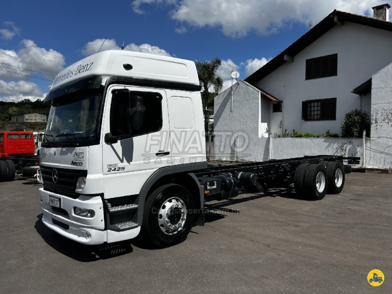 ATEGO 2425 3 EIXOS - 2011 - GARIBALDI