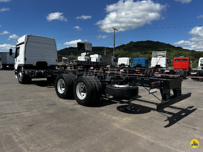 ATEGO 2425 3 EIXOS - 2011 - GARIBALDI