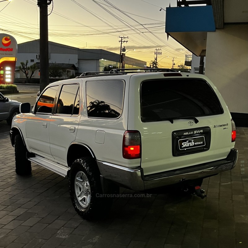 HILUX SW4 3.0 4X4 8V TURBO DIESEL 4P MANUAL - 2000 - VACARIA