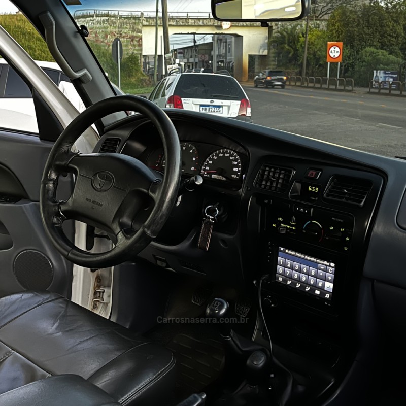 HILUX SW4 3.0 4X4 8V TURBO DIESEL 4P MANUAL - 2000 - VACARIA