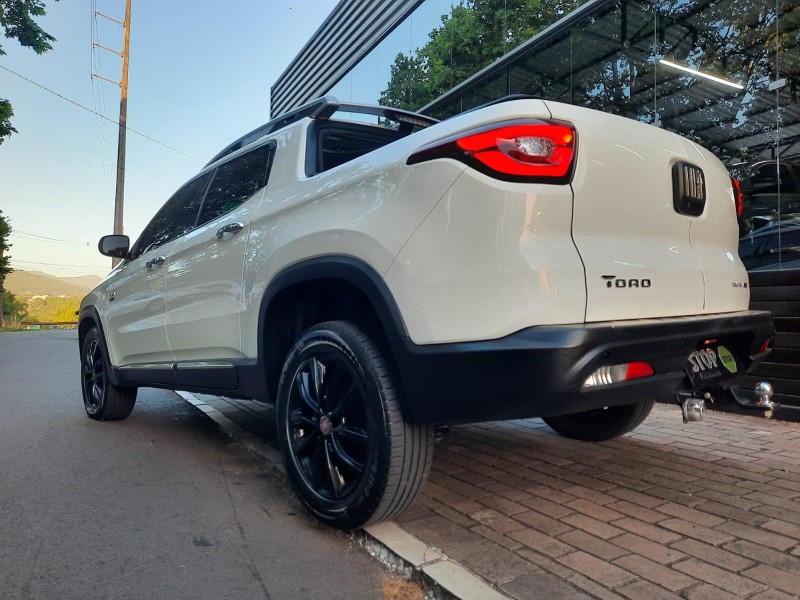 TORO 2.0 16V TURBO DIESEL VOLCANO AT9 4X4 AUTOMÁTICO - 2019 - DOIS IRMãOS