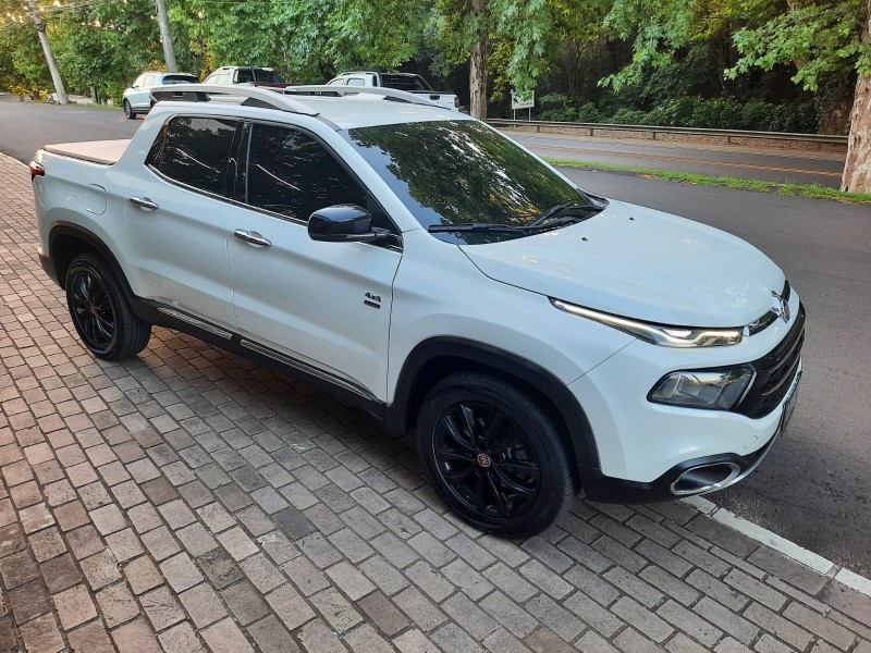 TORO 2.0 16V TURBO DIESEL VOLCANO AT9 4X4 AUTOMÁTICO - 2019 - DOIS IRMãOS