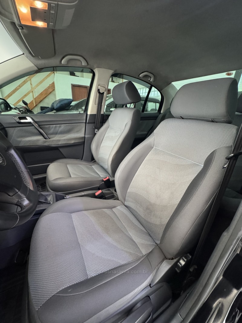 POLO 1.6 MI 8V E-FLEX 4P MANUAL - 2011 - CAXIAS DO SUL